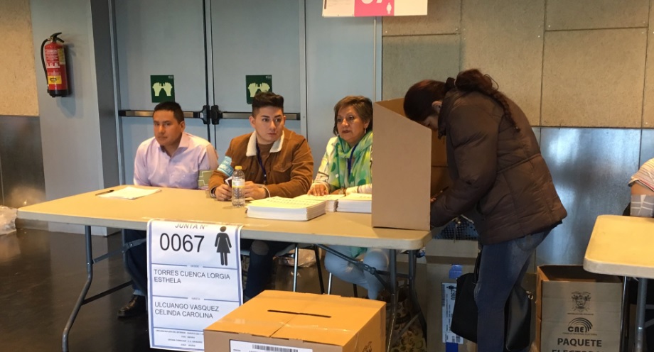 Ecuatorianos en el exterior votan sin novedades