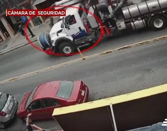 El impacto ocurrió entre las calles Pedro Pablo Gómez y Los Ríos.