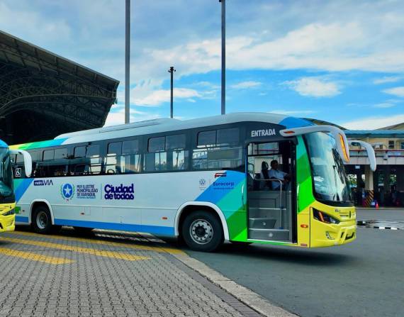 Imagen de archivo de buses del sistema Metrovía.