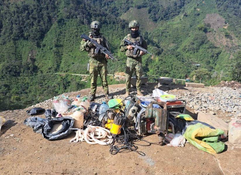 Material incautado usado en la minería ilegal.