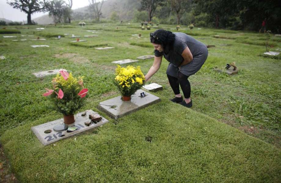 Se multiplica saqueo de placas en cementerios en Venezuela