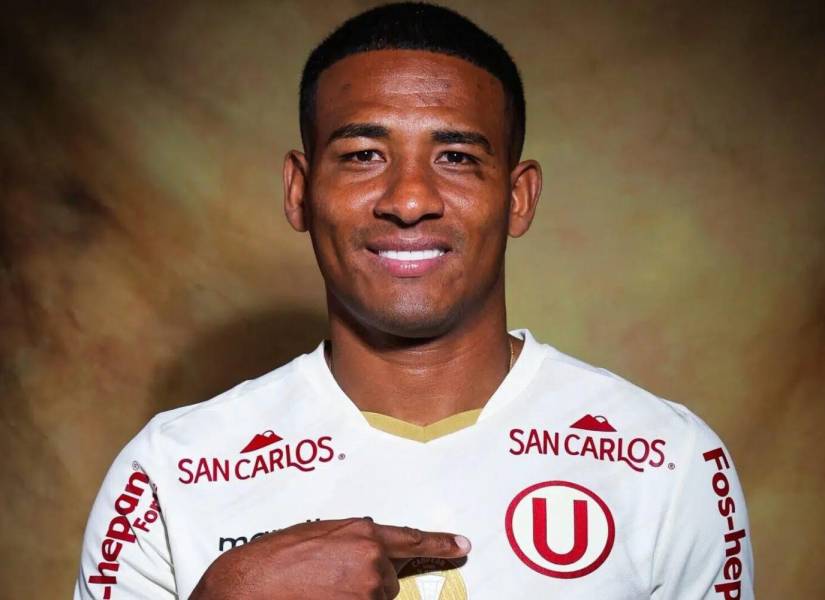 José Carabalí, lateral ecuatoriano de Universitario.