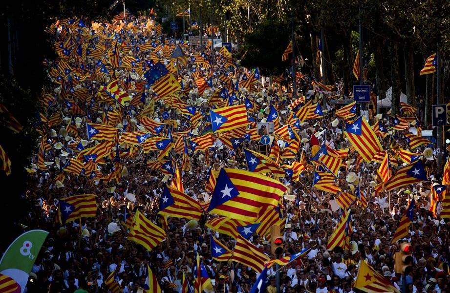 Presidente de Cataluña anuncia referéndum sobre independencia para octubre