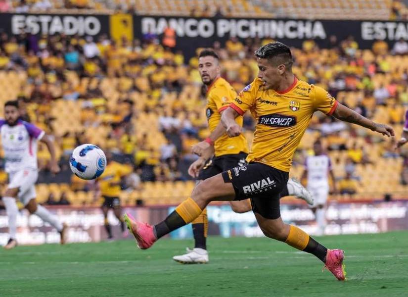 Cristian Ortiz levantó un centro que terminó en gol de Barcelona.