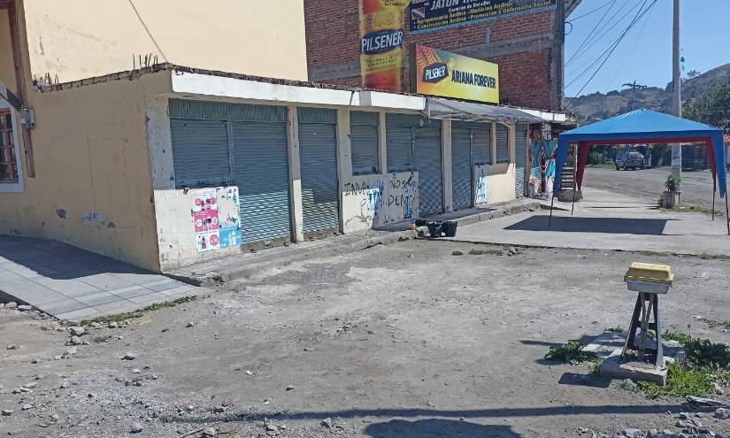 Negocios alrededor de la laguna de Colta cerraron sus puertas momentáneamente tras la tragedia del domingo.