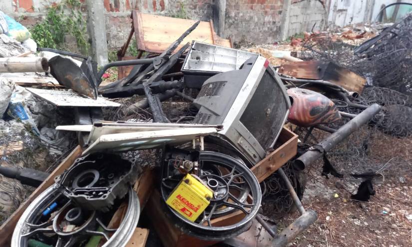 El fuego inició alrededor de las 22:30 de este domingo 23 de octubre.