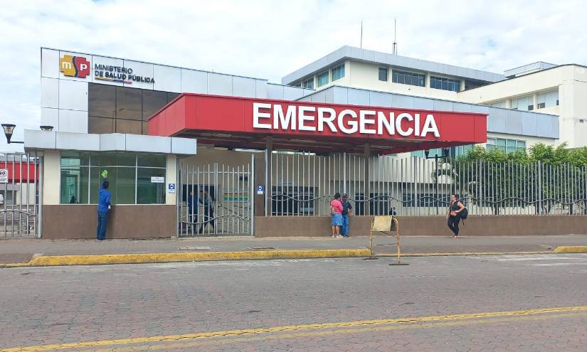 Exteriores del hospital de Tena.