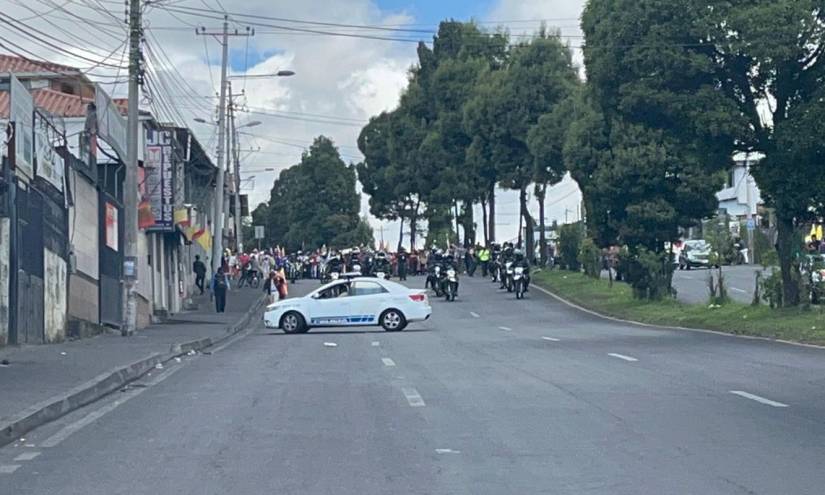 Manifestantes de Cotopaxi avanzan por Cutuglagua hacia el centro de Quito