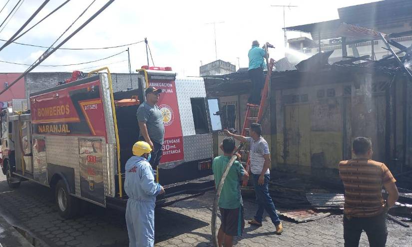 Bomberos de Naranjal atendieron la emergencia.
