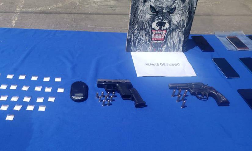 Armas de fuego, cuchillos, martillos, droga, celulares, cigarrillos, entre otros artículos, fueron decomisados este miércoles 21 de junio de la cárcel de varones de Chimborazo.