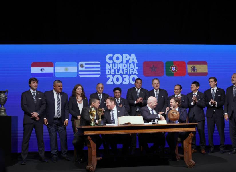 Presidente de las federaciones presentes en la firma del acta del Mundial 2030