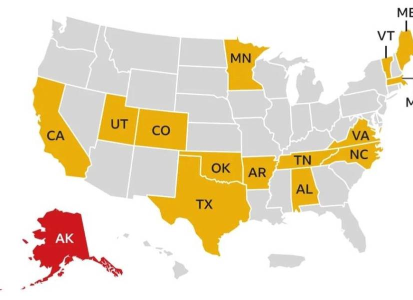 Imagen de los estados que tienen elecciones primarias en este supermartes. En amarillo están los territorios en los que ambos partidos tienen comicios, mientras que en rojo está Alaska, donde solo hoy el Partido Republicano tendrá elecciones.