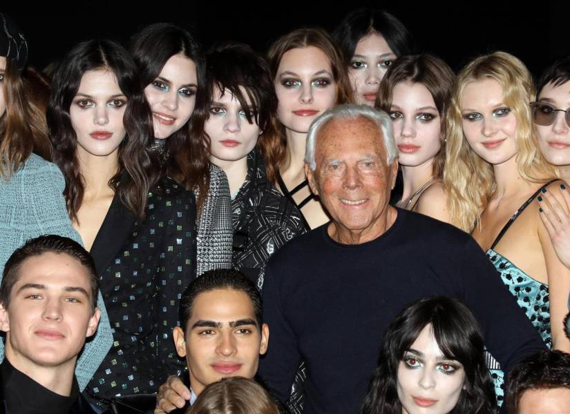 Giorgio Armani junto a sus modelos en la Semana de la Moda de Milán de 2018.