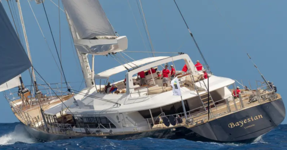 Hallan cuatro cuerpos en el interior del yate de lujo naufragado en Italia