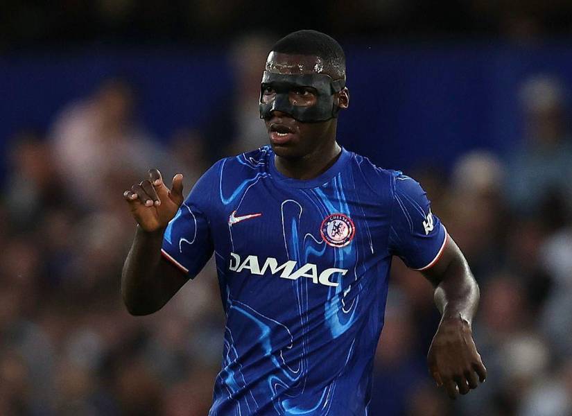 ¿Por qué Moisés Caicedo juega con máscara en el Chelsea vs. Manchester United por la Premier League?