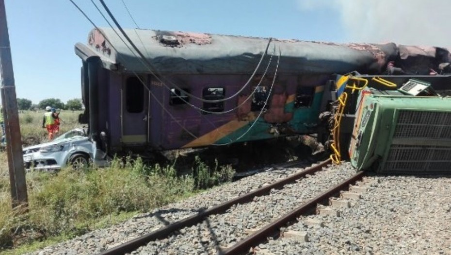 Accidente de tren en Sudáfrica deja al menos 4 muertos y 200 heridos