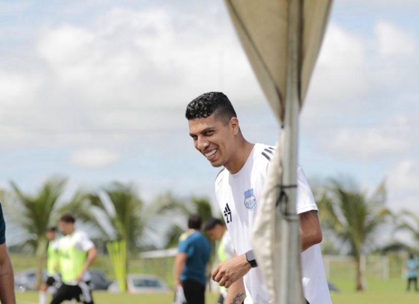 Luis Fernando León regresó al terreno de juego, tras ocho meses.