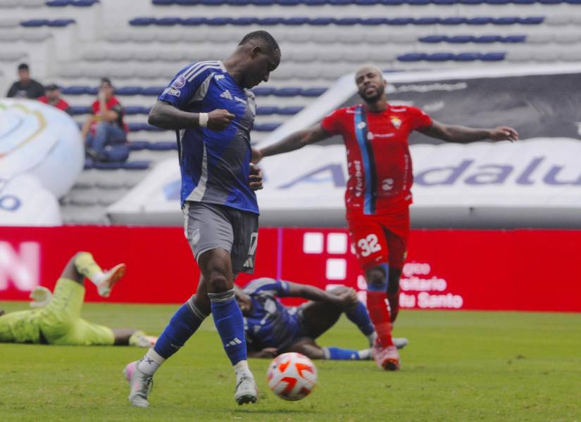 Emelec goleó 4-0 a El Nacional en el estadio George Capwell.
