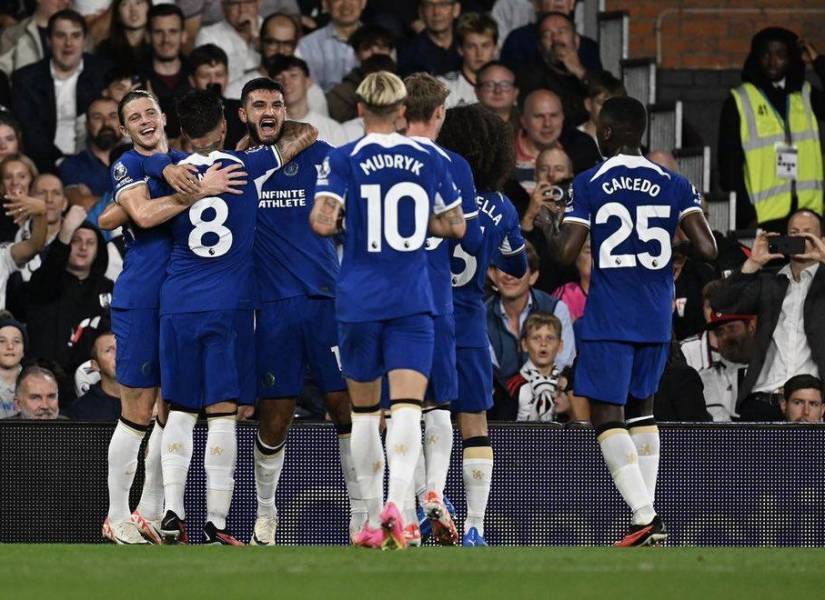 Jugadores celebran el gol del Chelsea