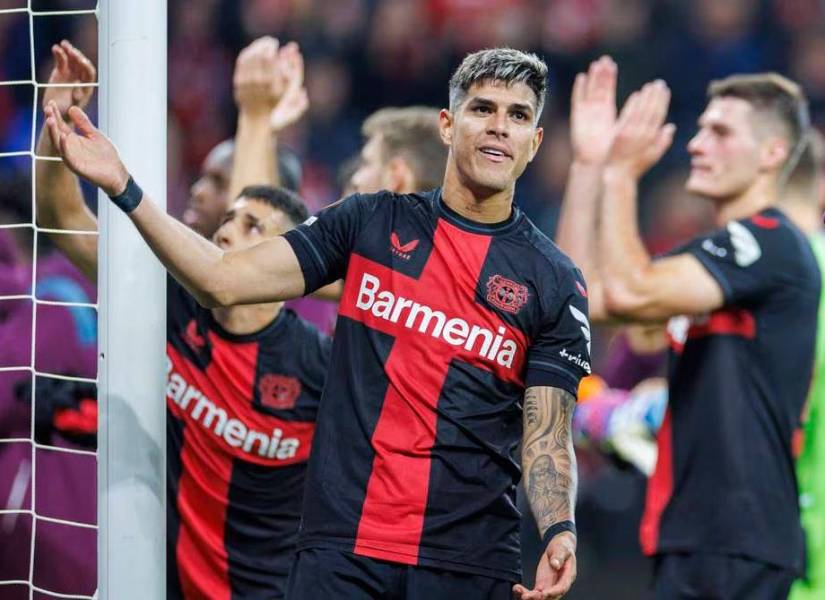 Xabi Alonso elogió a Piero Hincapié.