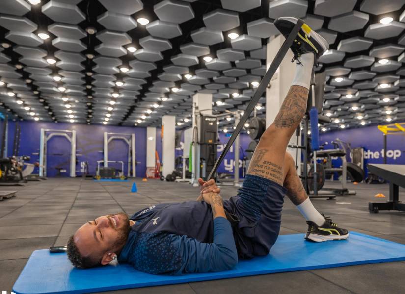 Neymar en su proceso de recuperación.