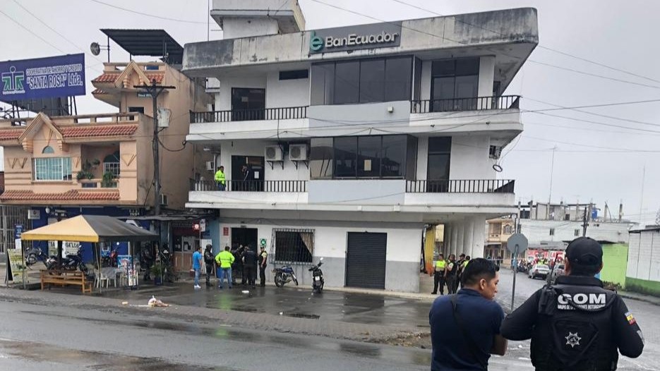 Investigan tentantiva de robo y secuestro en agencia de BanEcuador