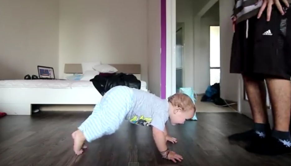 Padre e hijo protagonizan adorable duelo de &#039;breakdance&#039;