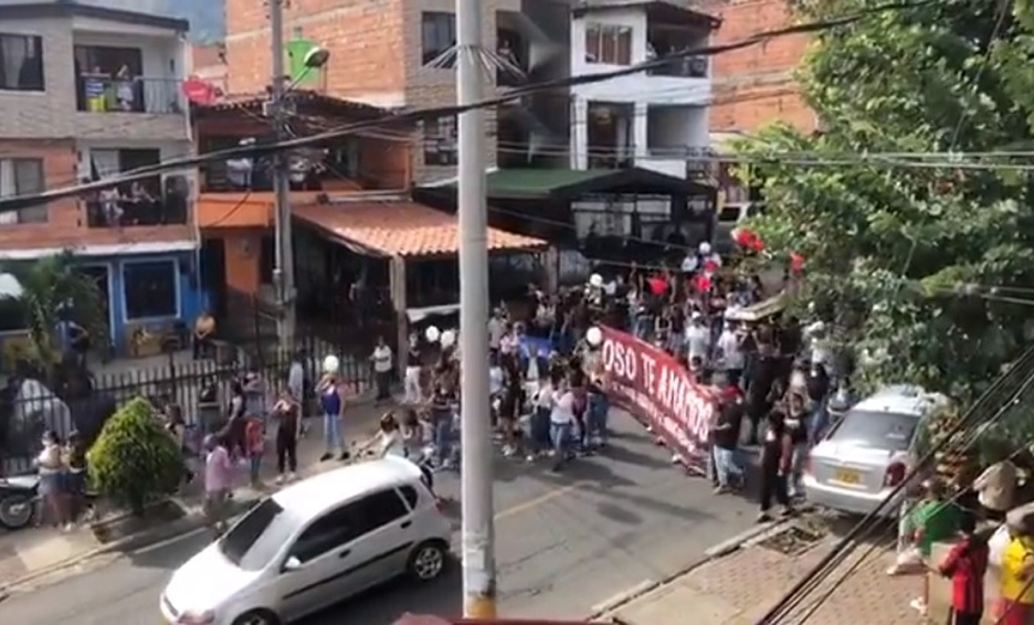 Entierro del jefe de una banda criminal rompe la cuarentena en un barrio colombiano