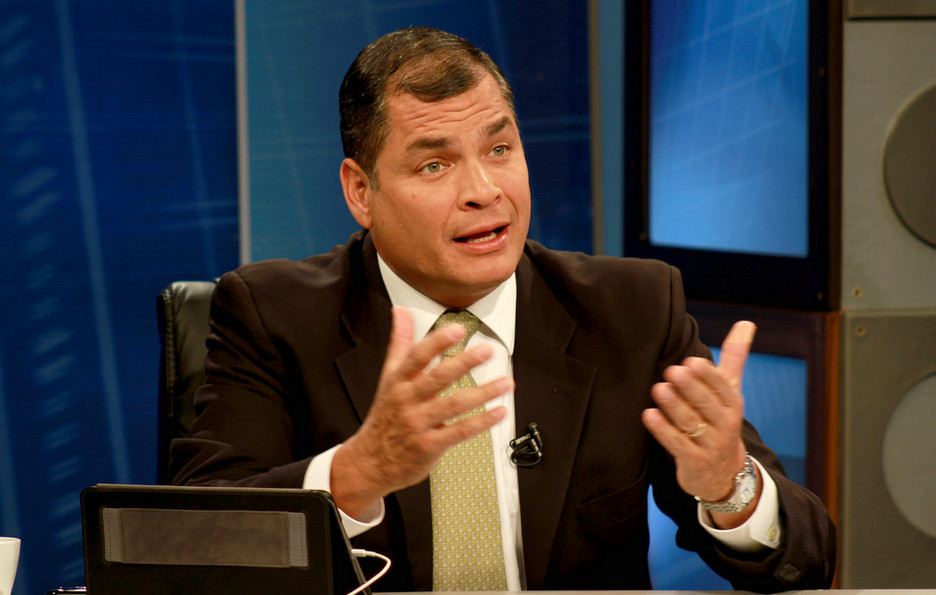 Correa defiende enmienda constitucional sobre fuerzas armadas de Ecuador