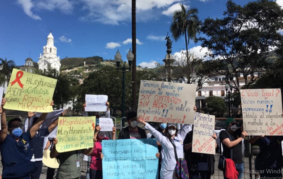 Médicos posgradistas continúan reclamos por falta de pago