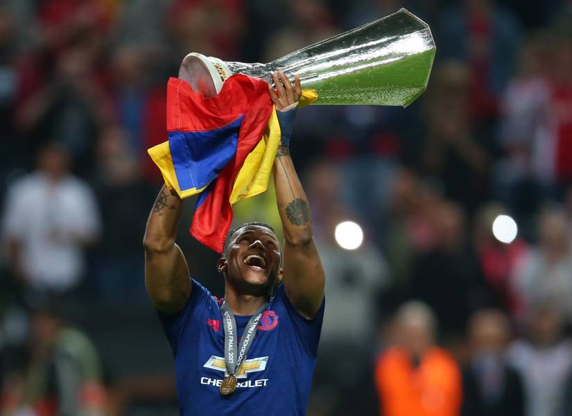 Antonio Valencia con la UEFA Europa League.