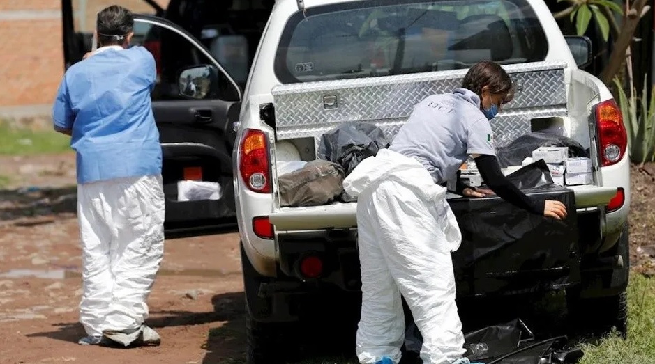 Narcos descuartizan a 2 personas en México
