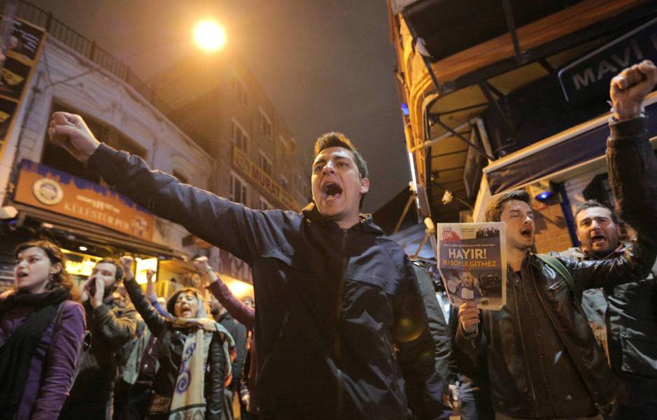 Oposición turca pide anulación del referéndum, UE quiere investigación