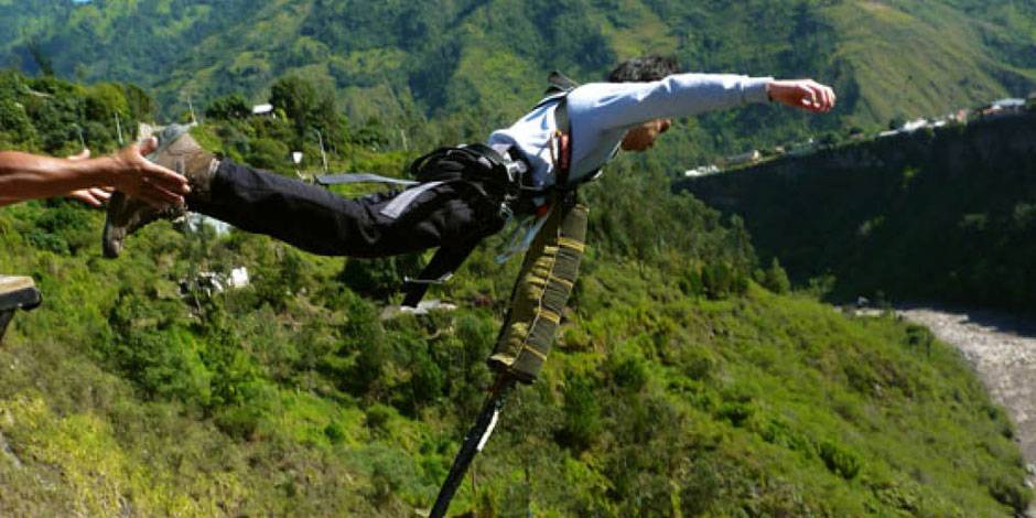 Joven de 23 años fallece tras percance durante práctica de salto al vacío en Baños