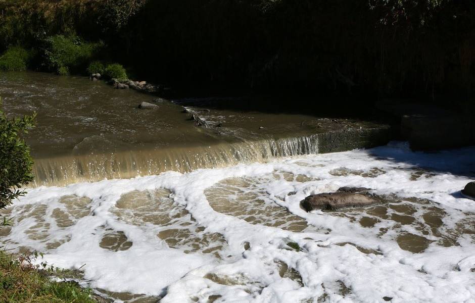 Los riesgos de los restos de COVID-19 en el río Machángara