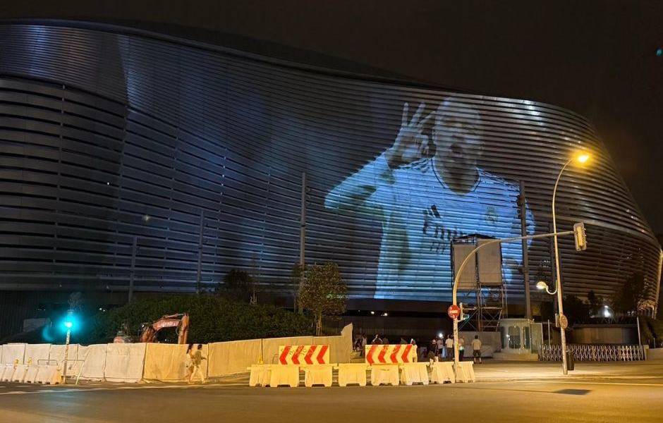 Real Madrid asombra a sus fanáticos con proyecciones 3D de sus figuras en el Bernabéu