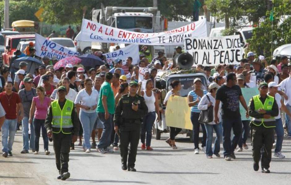 Policía dice que FARC extorsiona a campesinos que no participan en la huelga