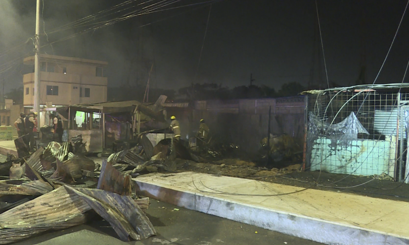 Cuando los bomberos removieron los escombros encontraron ambos cadáveres.