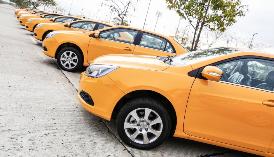 50 taxis eléctricos salen a recorrer Guayaquil
