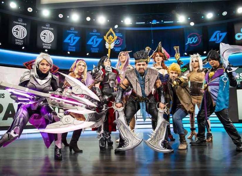 Cosplayers del juego League Of Legends