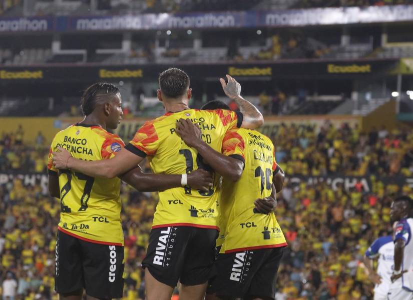 Los jugadores de Barcelona SC celebrando la victoria por 2-0 ante Imbabura SC.