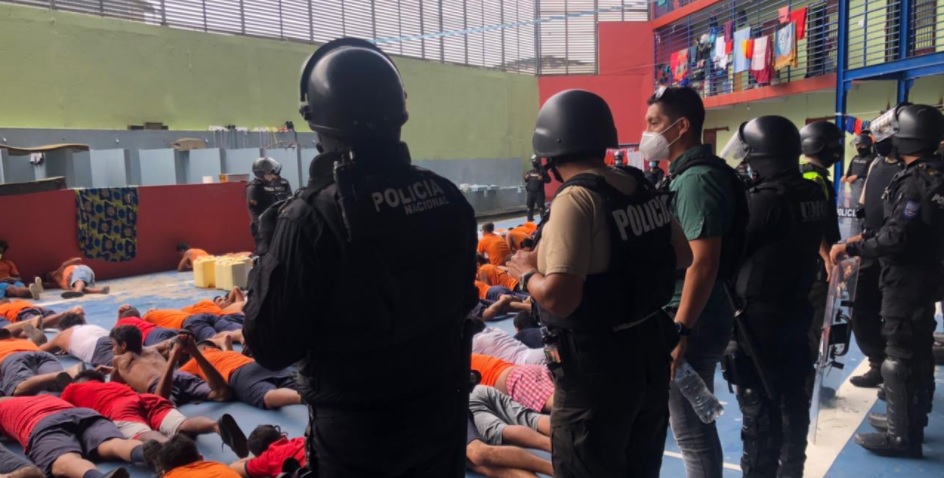 Policía Nacional incauta armas y otros objetos prohibidos en 3 cárceles del país