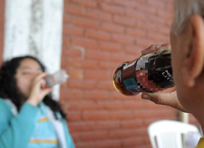 El exceso de bebidas azucaradas influye directamente en el sobrepeso.