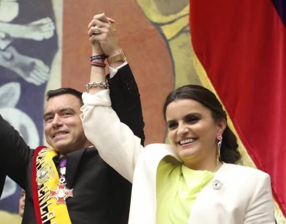 24 de mayo de 2025. Daniel Noboa y María José Pinto durante la posesión en la Asamblea Nacional.