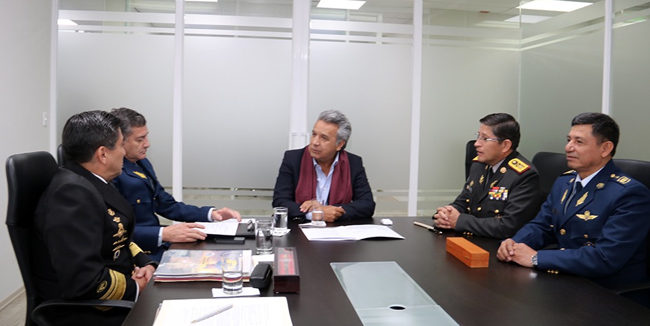 Lenín Moreno recibió informe del alto mando sobre la situación operativo y estratégica de FF.AA.