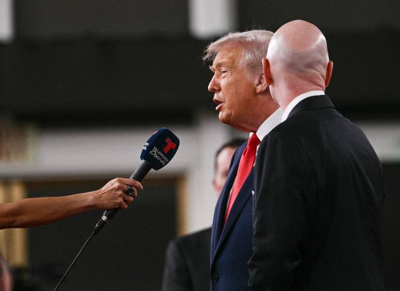Donald Trump, presidente de Estados Unidos, junto al presidente de la FIFA, Gianni Infantino, en Washington D. C.