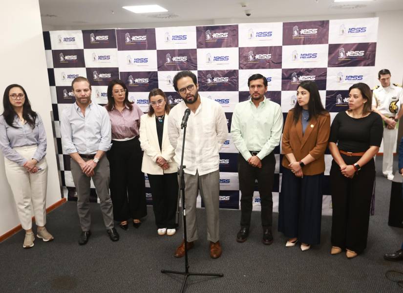 Autoridades de distintas instituciones del Estado estuvieron reunidas este viernes 29 de agosto en el Hospital Los Ceibos, del IESS, en Guayaquil.