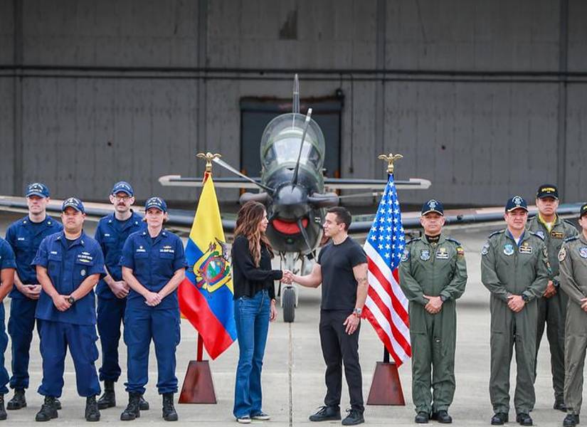 El pasado 5 de noviembre de 2025, Daniel Noboa recorrió la Base de Manta con la secretaria de Seguridad Nacional de Estados Unidos, Kristi Noem.