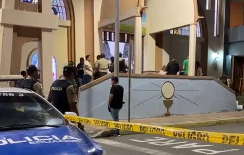 Un hombre y un niño fueron asesinados al interior de una iglesia en Manta