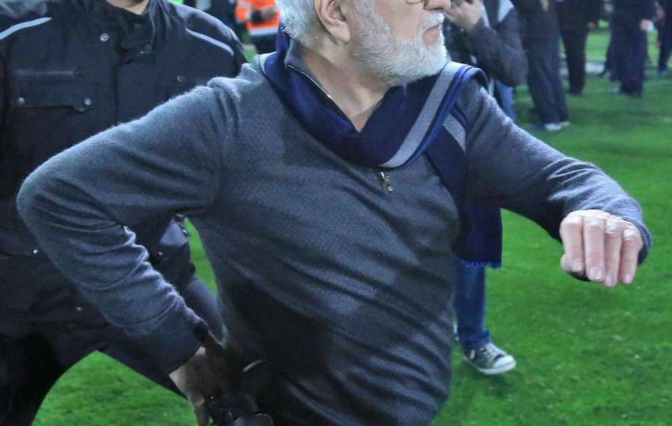 Se suspende torneo griego por presencia armada de dirigente